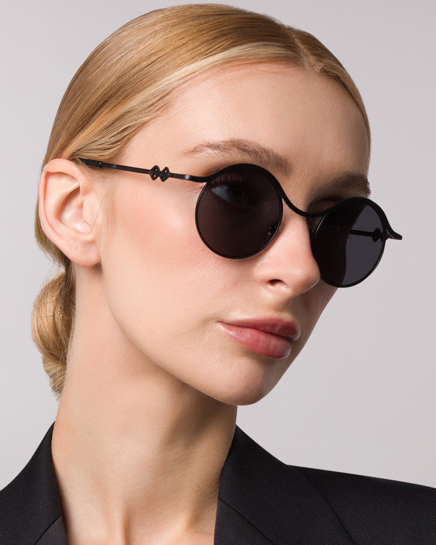 Shop Ollie Sunglasses in Black Colour – Available Online in USA, UK, Canada & United Arab Emirates